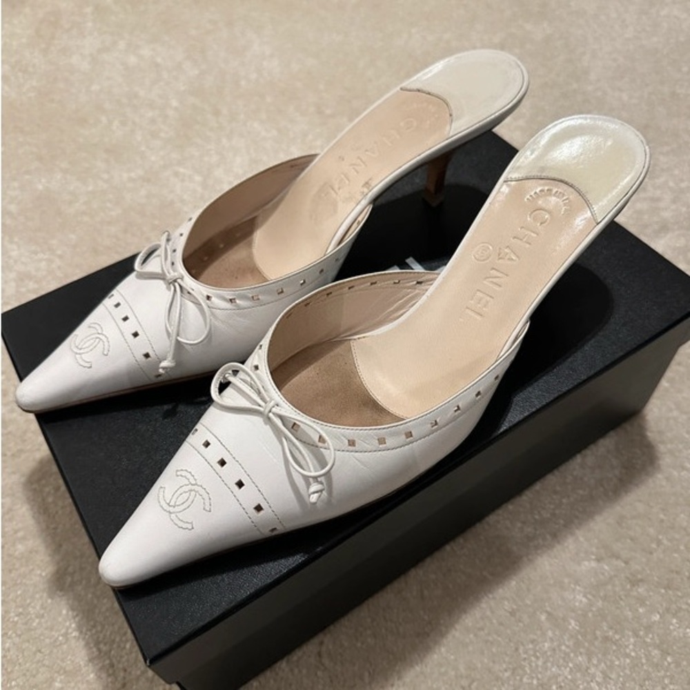 Vintage Chanel “CC” Spring 2003 White Bow Mule Heels